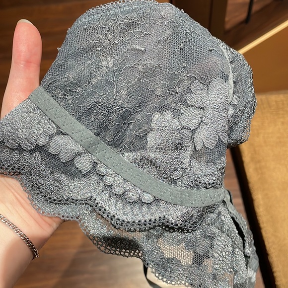 Wire Free Bralette with Front Closure - Picture 5 of 5